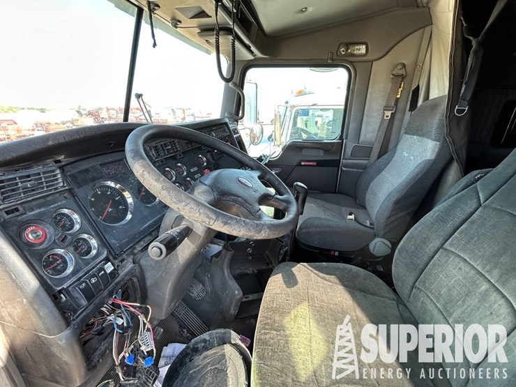 2010-kenworth-t800-image-4