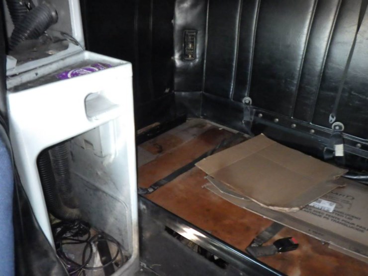 1998-freightliner-fld120-classic-image-21