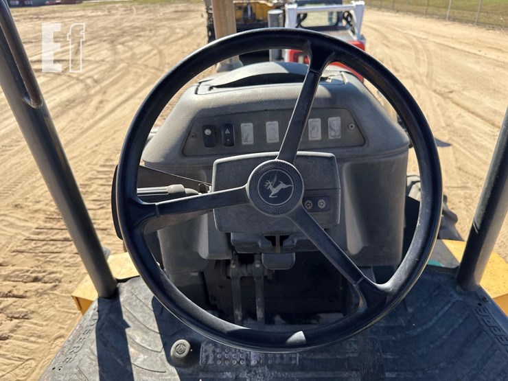 2008-deere-310sj-image-28