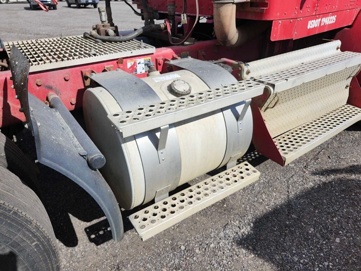 2011-kenworth-t800-image-11