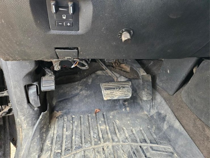 2008-chevrolet-3500-image-32