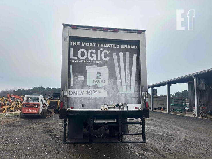 2016-freightliner-business-class-m2-106-image-4