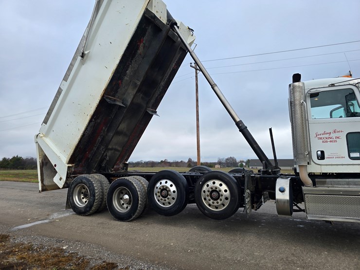 peterbilt-367-image-75