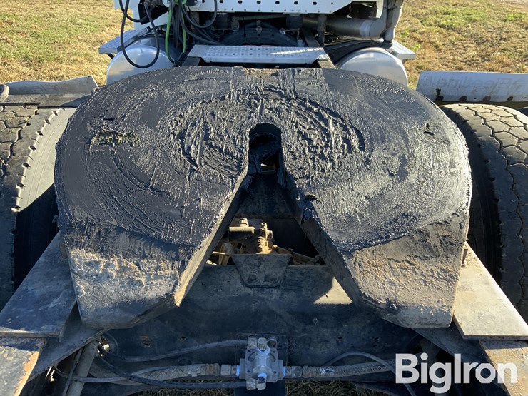 2004-freightliner-columbia-t/a-truck-trailer-image-9