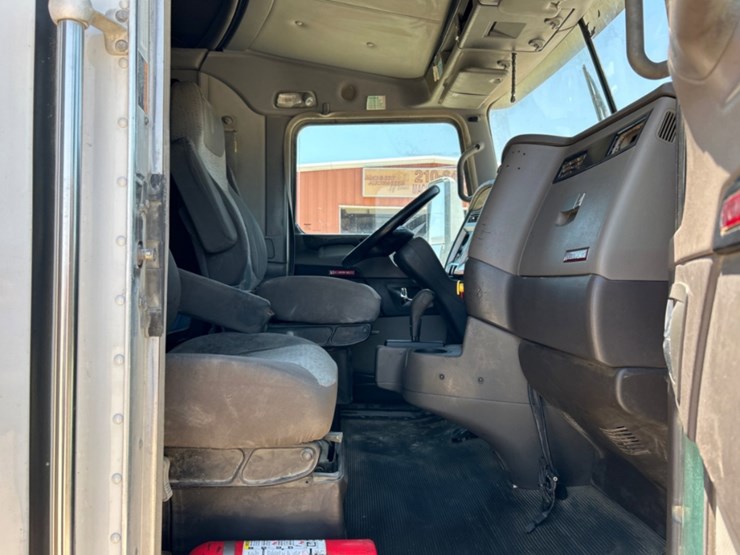 2016-kenworth-t660-image-8