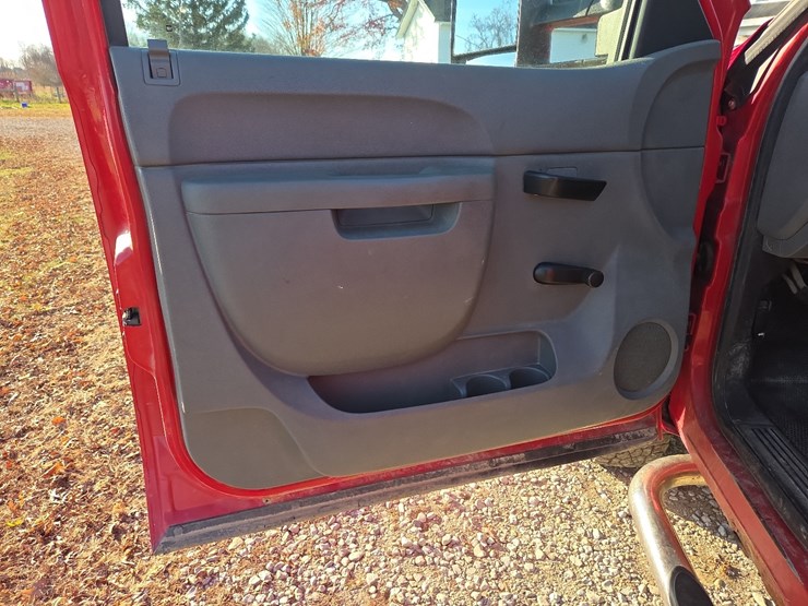 2010-chevrolet-2500hd-image-30