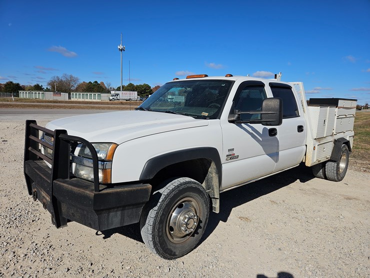 chevrolet-silverado-3500-image-2