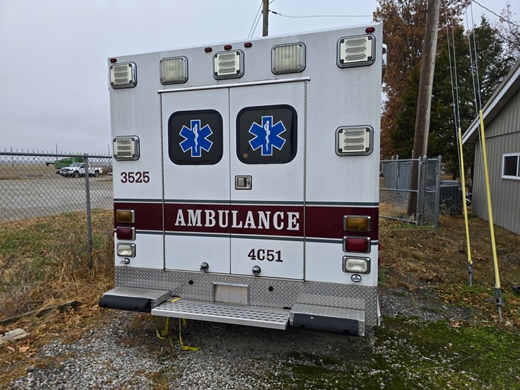 2010-ford-e450-image-11