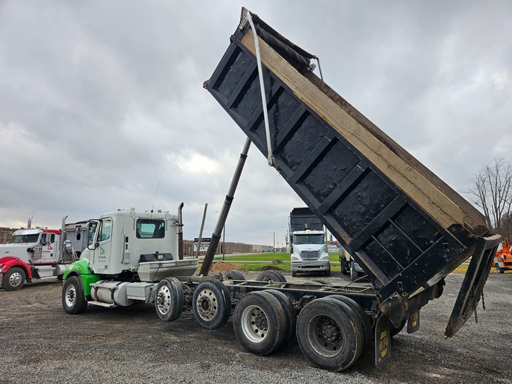 freightliner-columbia-120-image-35
