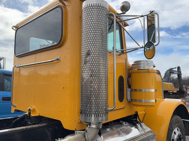 1997-peterbilt-379-image-6