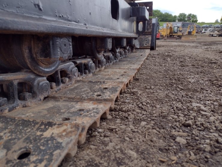 caterpillar-307.5-image-40