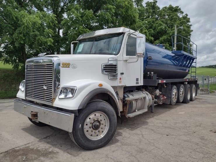 freightliner-122sd-image-41