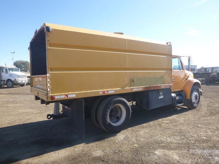 2001-international-4700-image-3