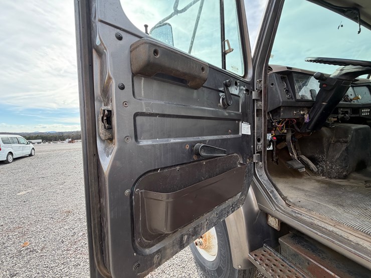 international-4700-image-21