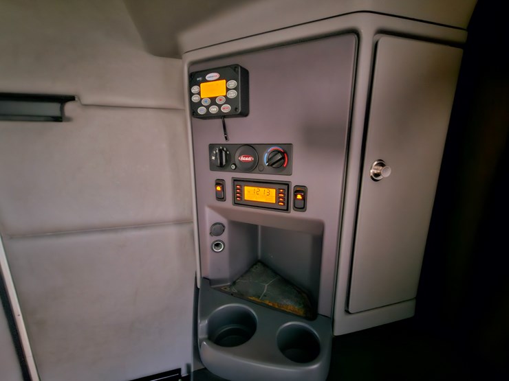 peterbilt-579-image-70