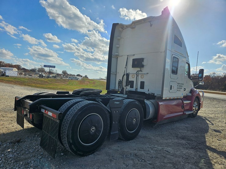 2021-kenworth-t680-image-18