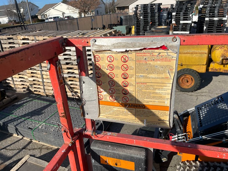 #6230-•-skyjack-4632-scissor-lift-(o9)-image-18