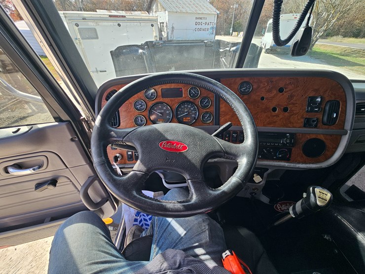 2009-peterbilt-365-image-83
