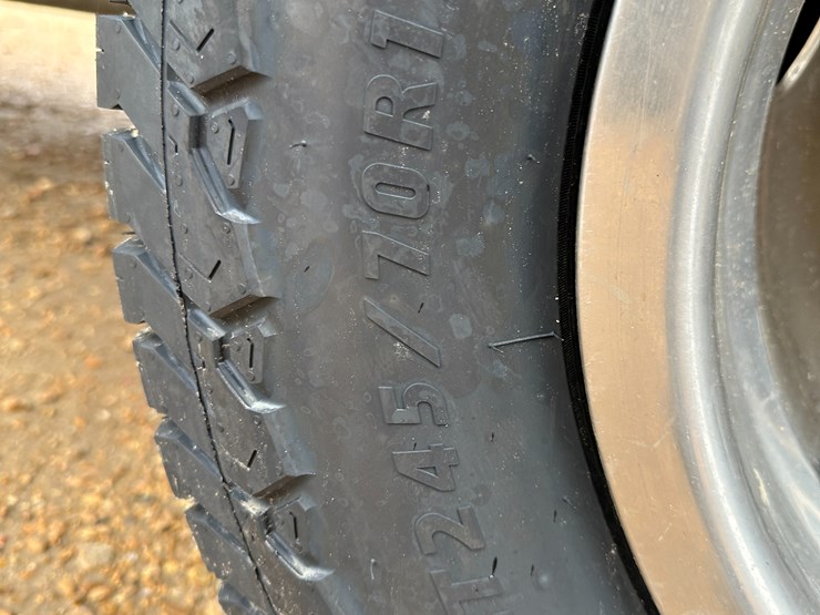 2017-chevrolet-3500hd-image-37