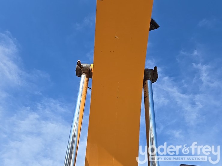 2021-case-cx210-lc-image-56