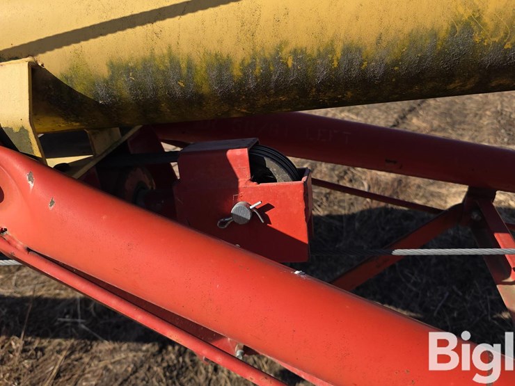 westfield-1060-auger-w/swing-hopper-image-20