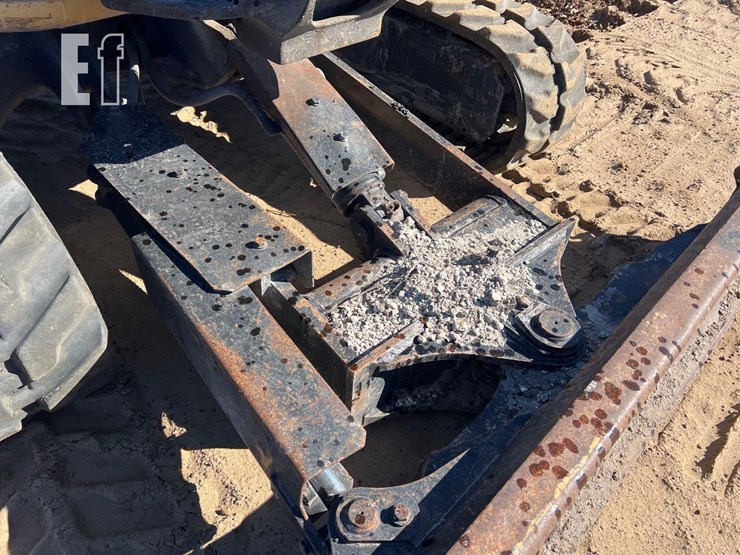 2015-deere-35g-image-26