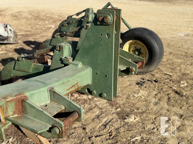 john-deere-7-image-15