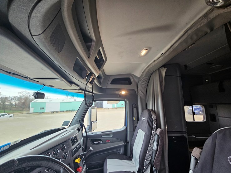 peterbilt-579-image-54