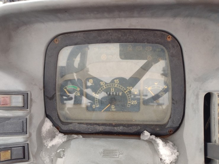 new-holland-tn70a-image-8