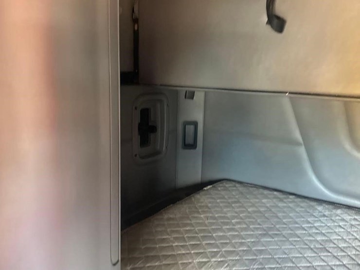 2016-peterbilt-579-image-27