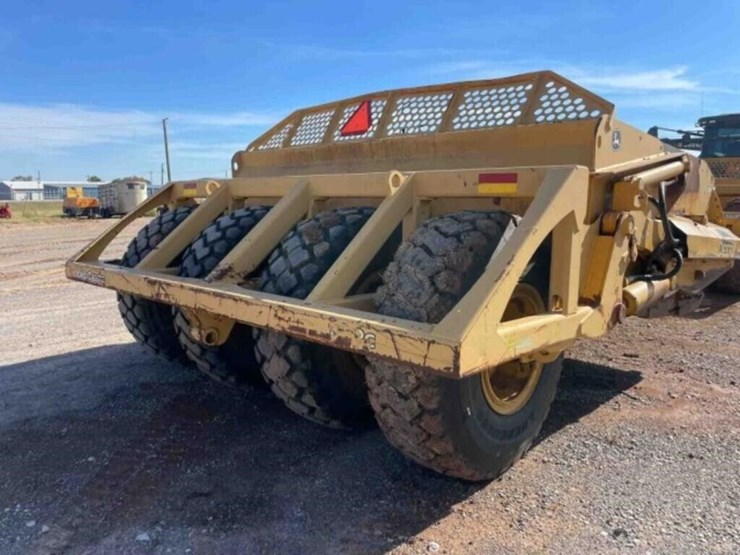 2004-&-2005-john-deere-1812-scraper-package-of-two-image-17