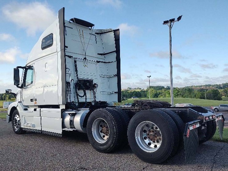 2018-volvo-vnl-670-image-2