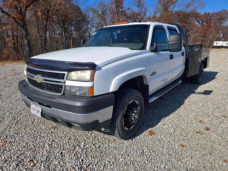 chevrolet-silverado-3500-image-2