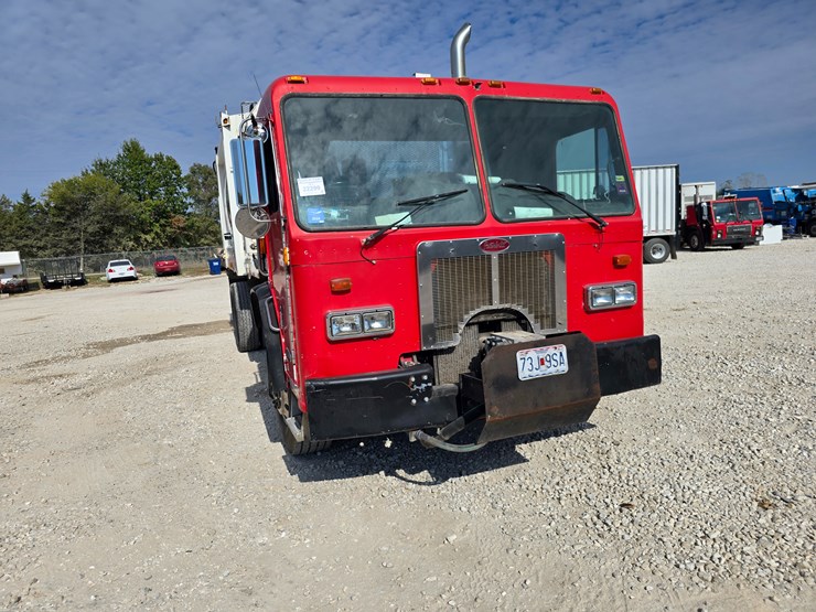 2003-peterbilt-320-image-48