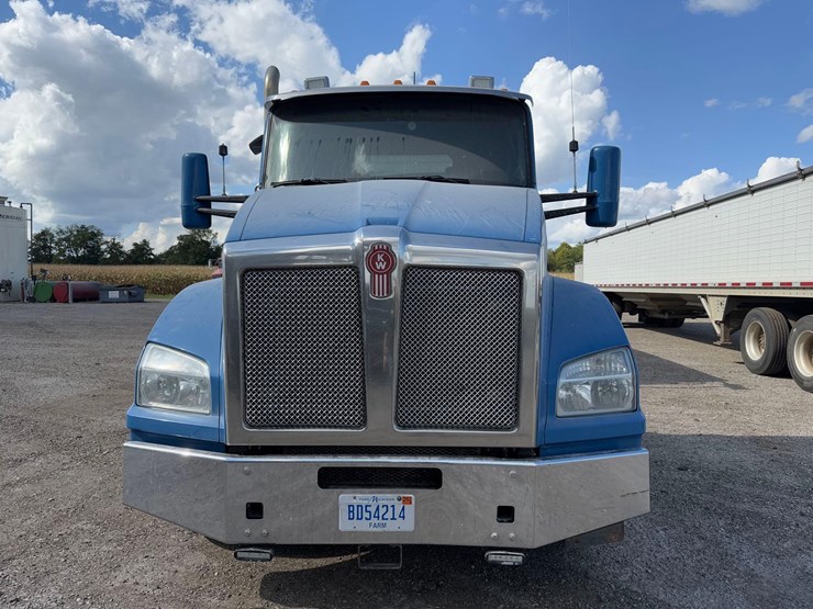 2016-kenworth-t880-image-2