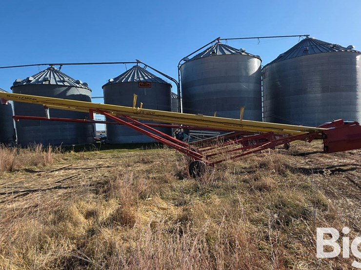 westfield-1060-auger-w/swing-hopper-image-4