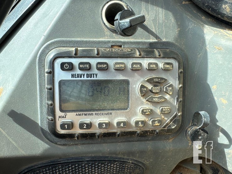 2022-bobcat-t740-image-25