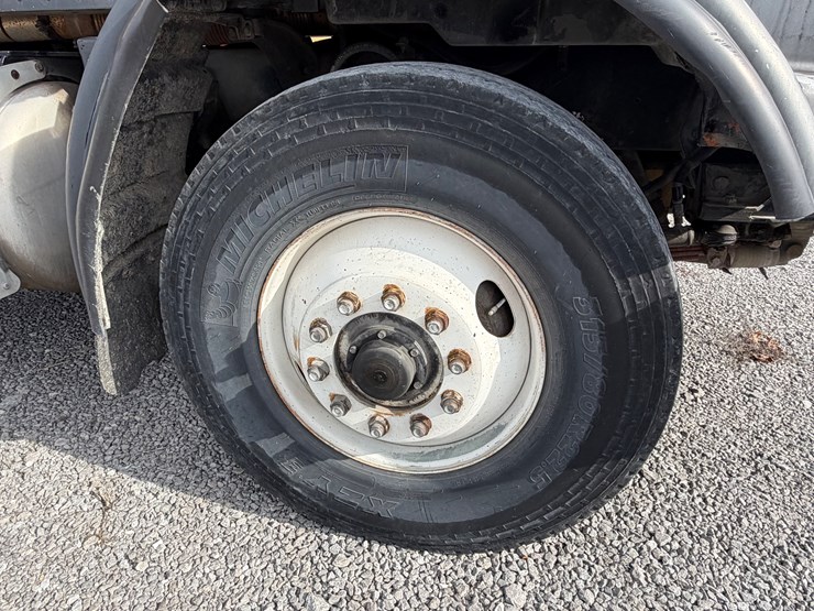 peterbilt-357-image-17