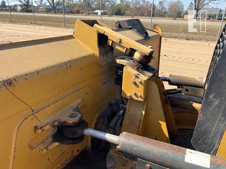 2013-caterpillar-d5k2-lgp-image-26