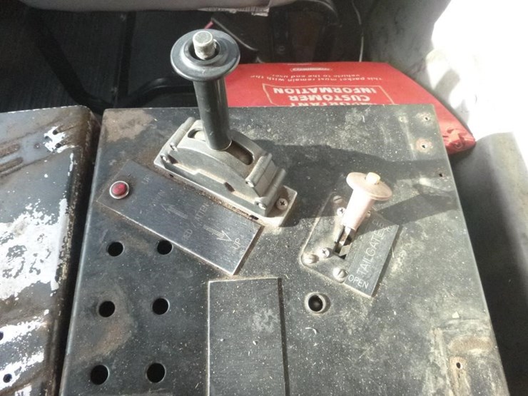 freightliner-fl70-image-6