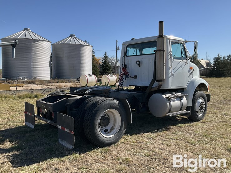 1996-international-8100-image-5