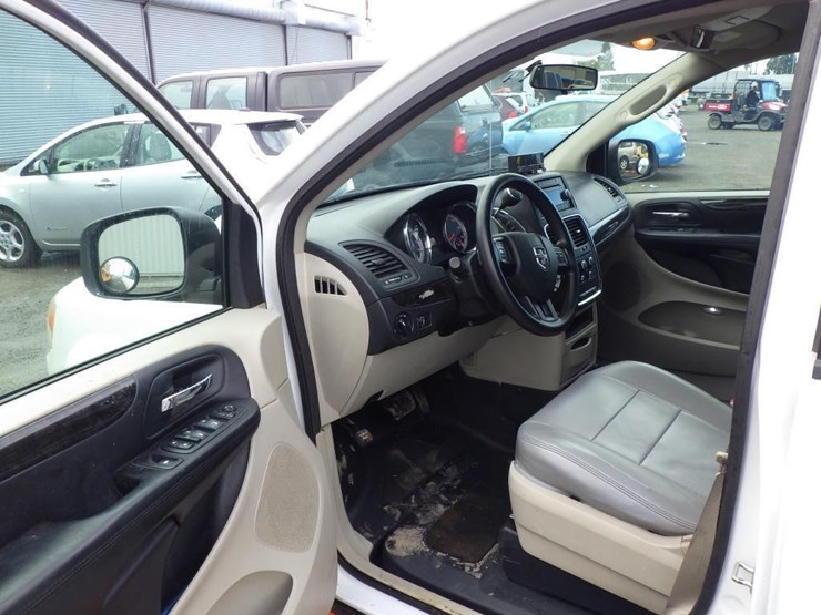 2014-dodge-grand-caravan-image-5