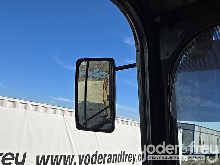 2021-case-cx210-lc-image-205