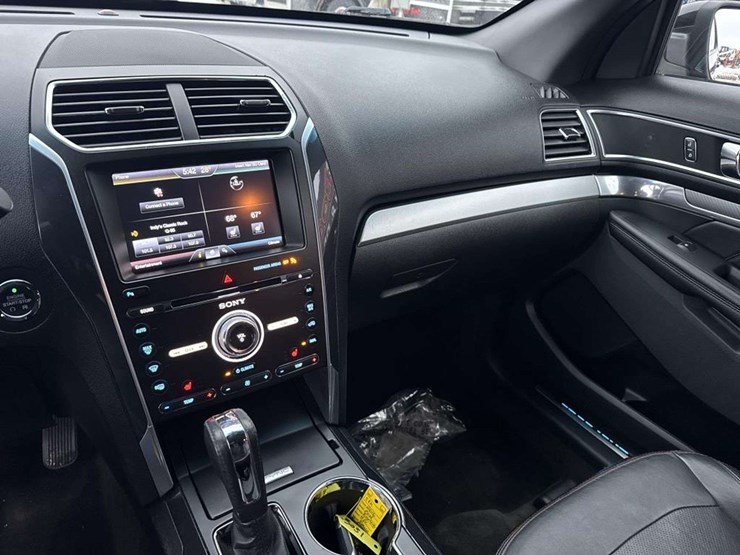 2016-ford-explorer-image-17