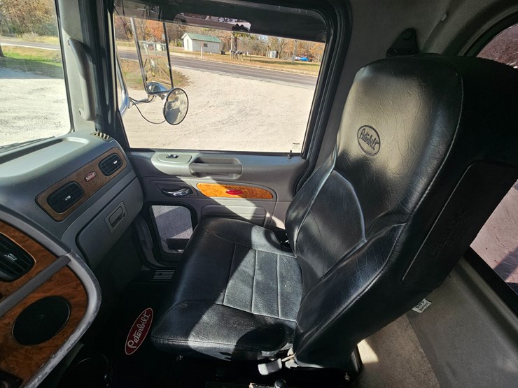 2009-peterbilt-365-image-72