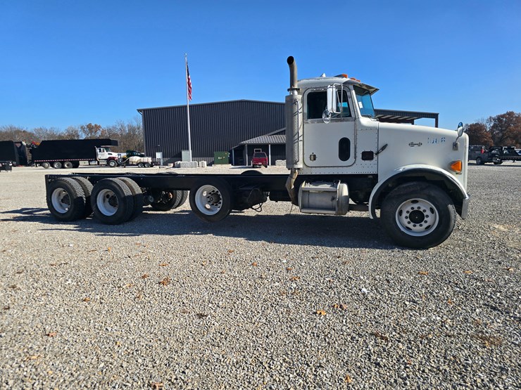 peterbilt-357-image-43
