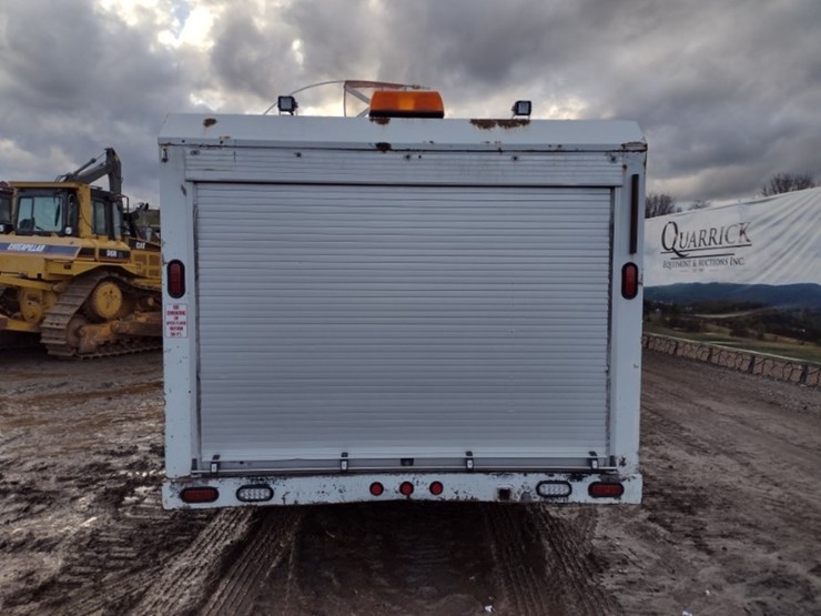 peterbilt-365-image-4