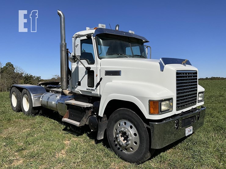 2013-mack-pinnacle-chu613-image-1