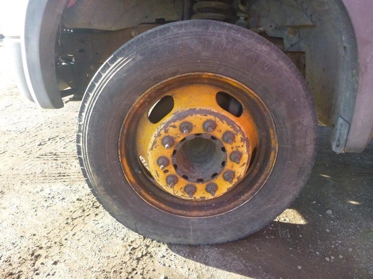 2005-ford-f550-image-12