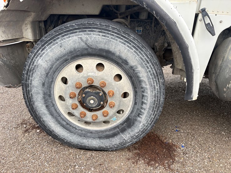 2000-peterbilt-378-image-12